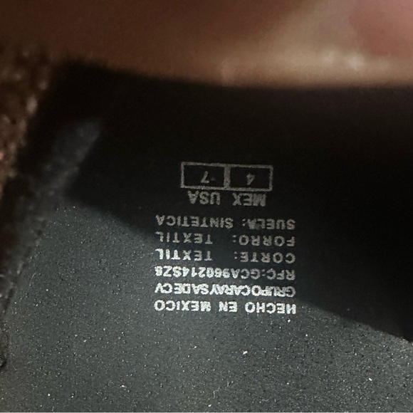 Elegant Embellished Black Sandals - Picture 4 of 4